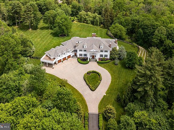 2nd image of 272 Carter Rd