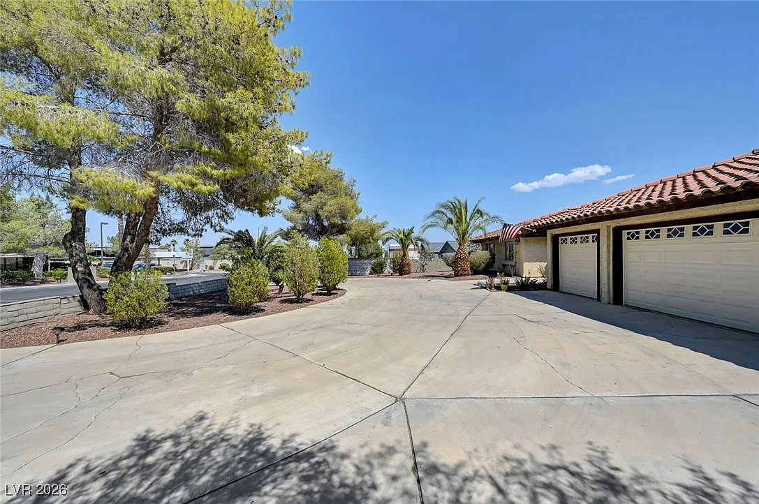 5 bed, 4.0 bath, 2955 sqft, $4,150 — Photo 4