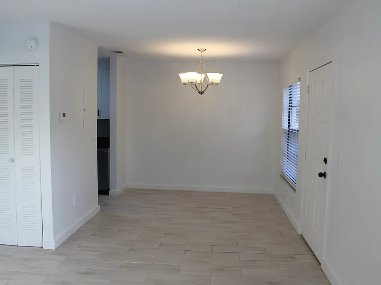 13608 S Village Dr — Photo 10