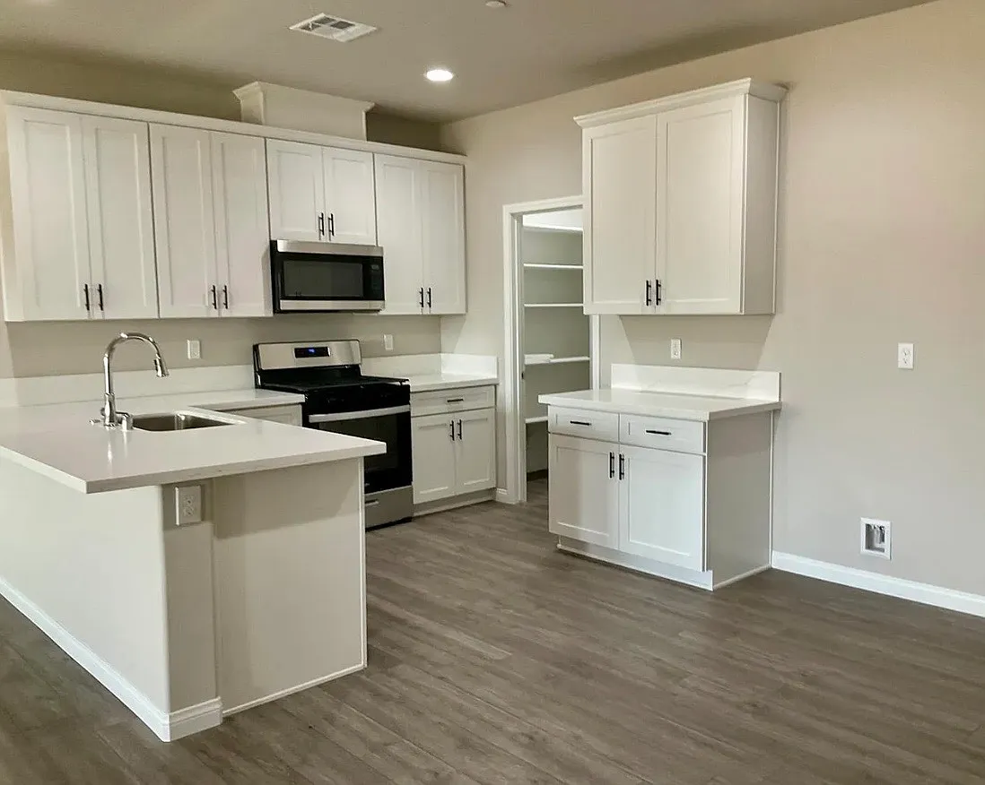4 bed, 1883 sqft, $2,800 — Photo 3