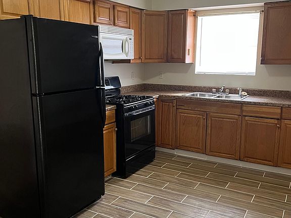 3rd image of 4445 Francis Dr