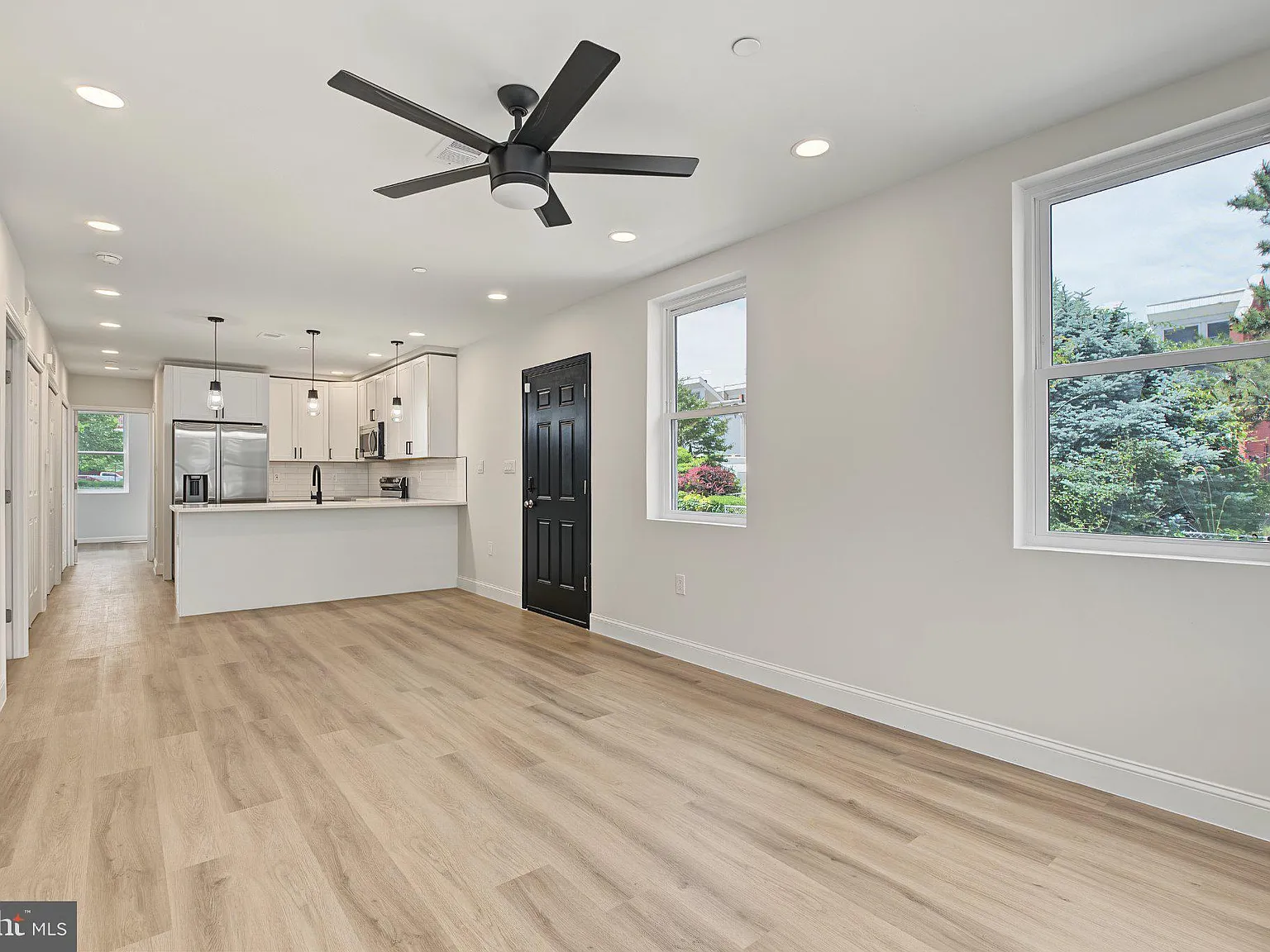 4 bed, 3.0 bath, 1200 sqft, $2,300 — Photo 1