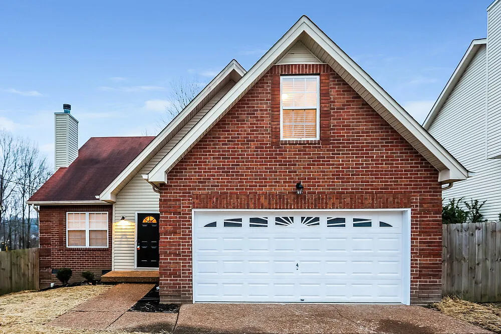 3 bed, 2.5 bath, 2270 sqft, $2,410 — Photo 1