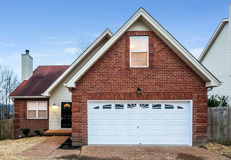 4505 Hunters Green Cir