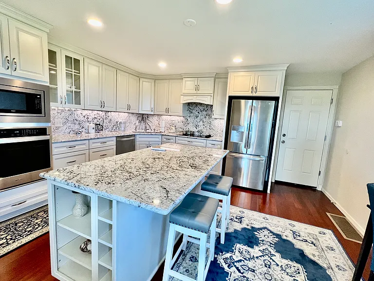 7148 SW Laview Dr #B — Photo 4