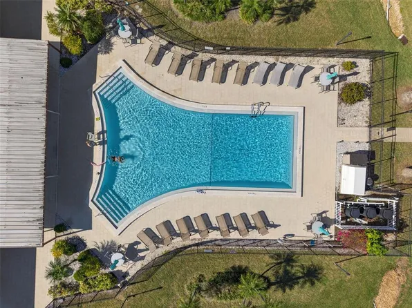 5080 Locust St NE APT 328, Saint Petersburg, FL 33703