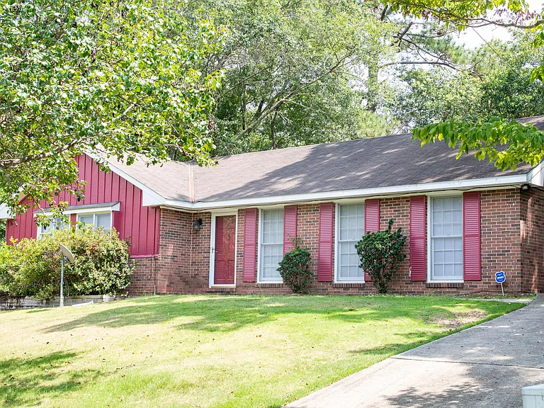 4100 King Arthur Pl — Photo 1