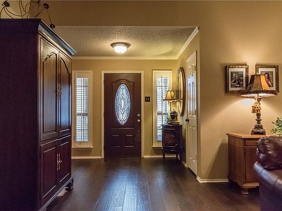 3rd image of 3812 Parkmont Dr