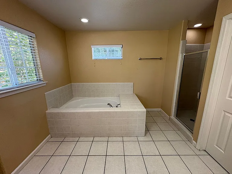703 W Russell Ave — Photo 15