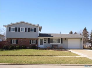 1418 Eastland Dr, Oregon, OH 43616