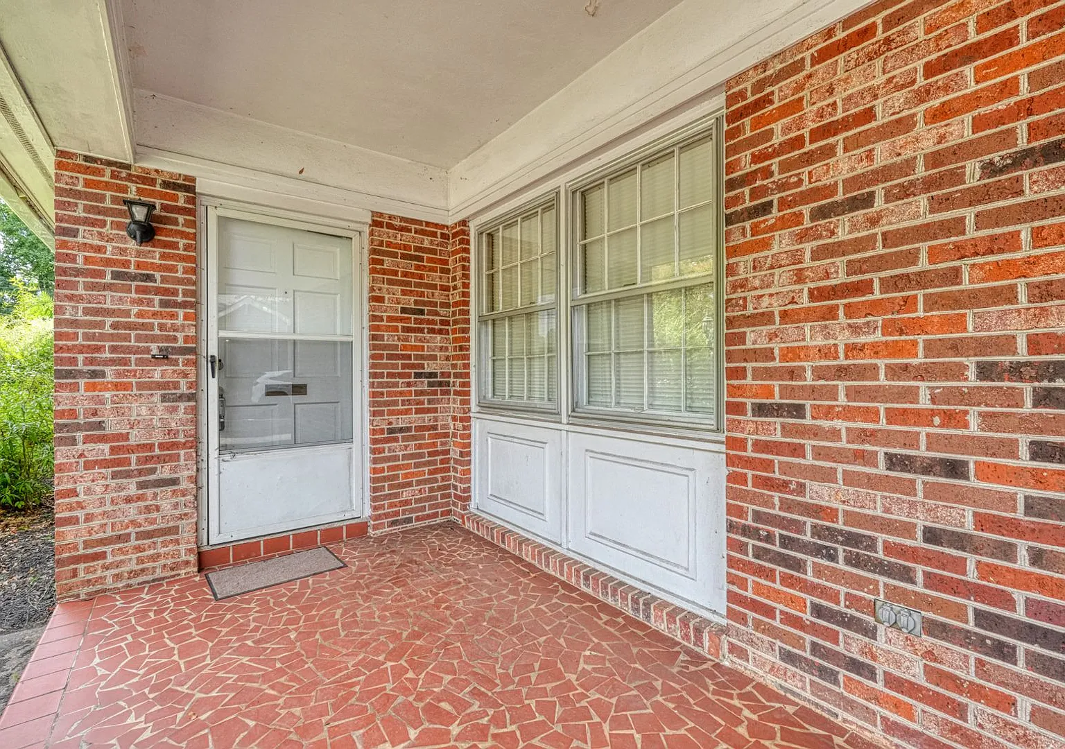 831 John B White Sr Blvd — Photo 2