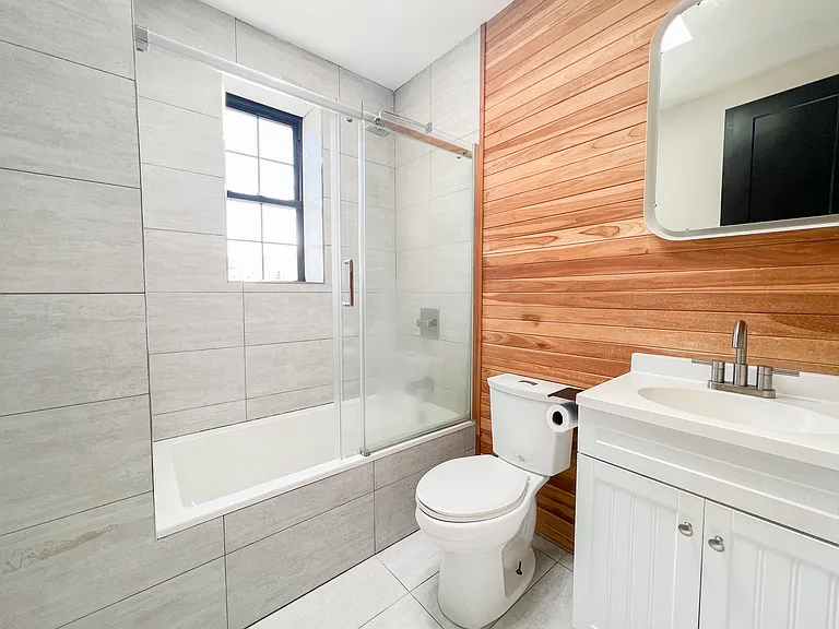 276 E 23rd St #4 — Photo 3