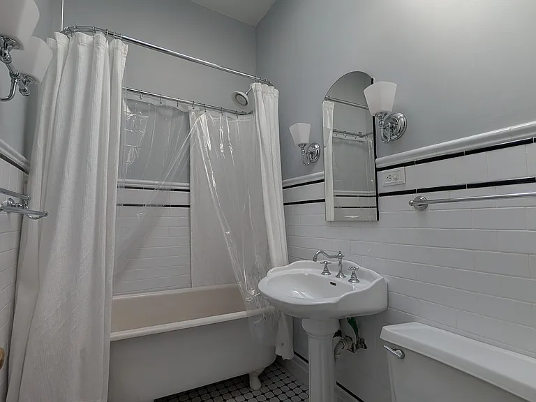 730 S Claremont Ave — Photo 7