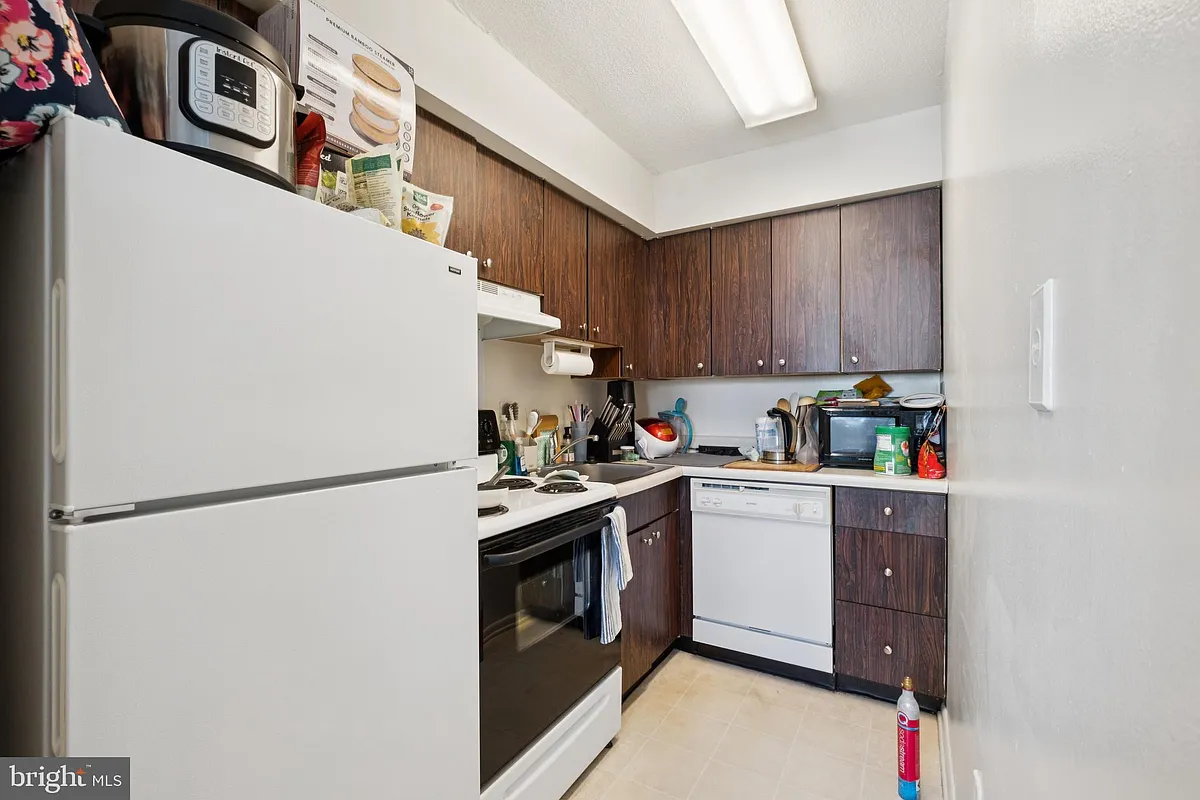 Photo 2 of 15 - 1420 Locust St #31H - Philadelphia, PA Building Photo - 1420 Locust St #31H