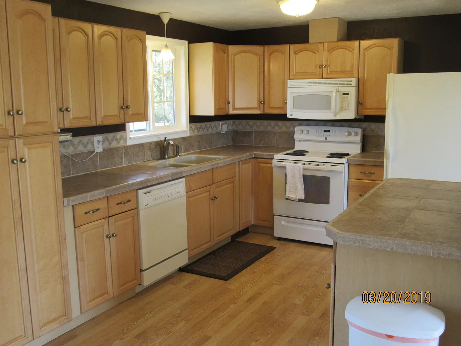4 bed, 2.5 bath, 2112 sqft, $2,850 — Photo 3