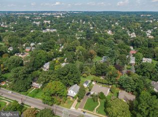 7512 Oak Lane Rd, Melrose Park, PA 19027