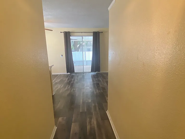 302 Bluff Pass Dr — Photo 2