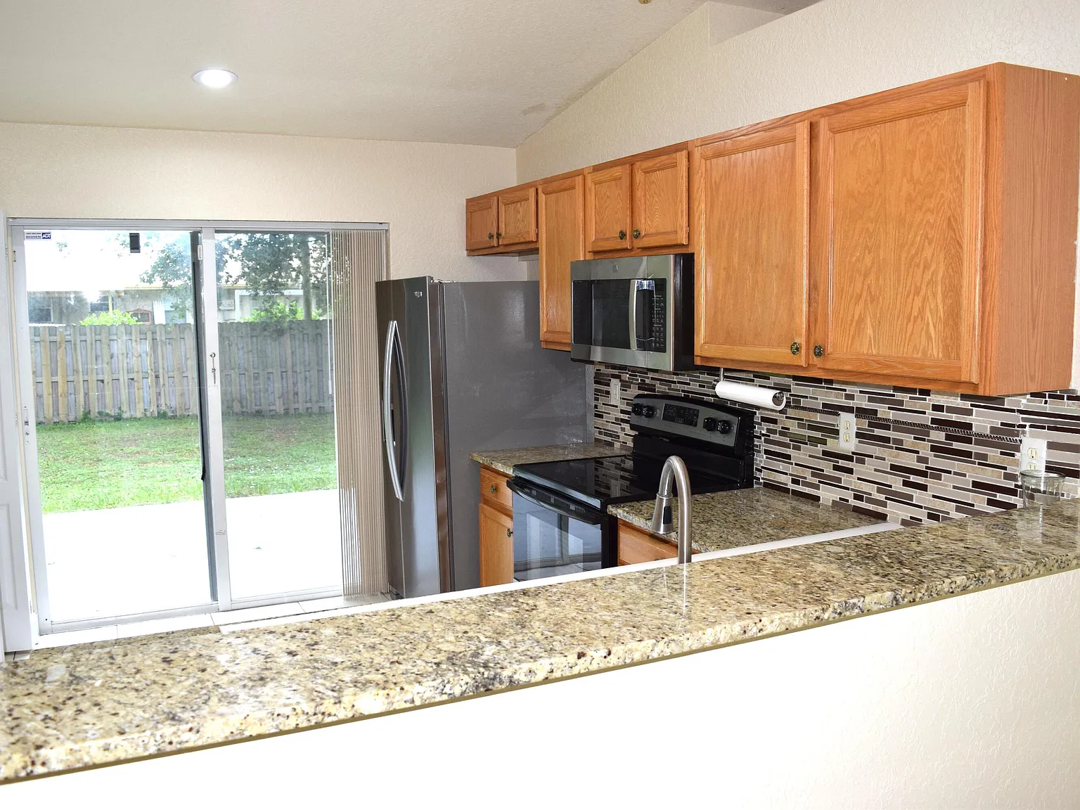 4 bed, 2.0 bath, 1360 sqft, $3,500 — Photo 2