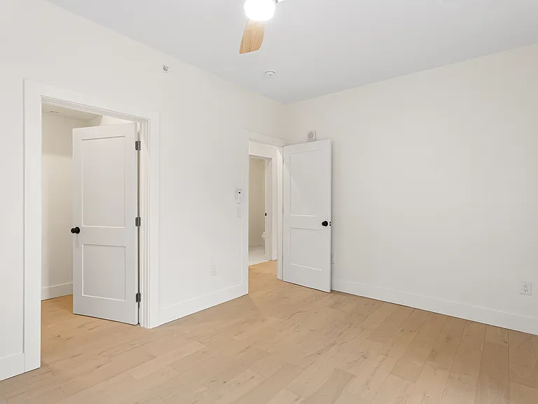 300 Kings Hwy E #C — Photo 14