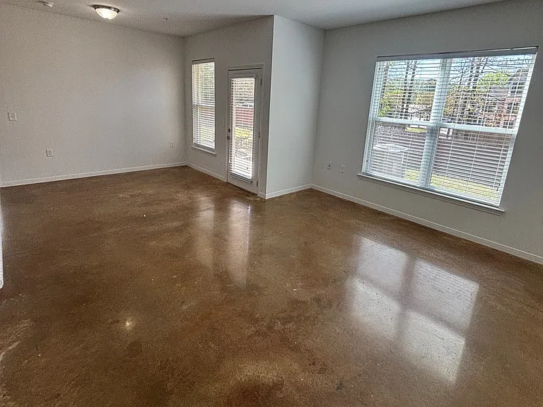 Renaissance Pointe Parkland Heights — Photo 18