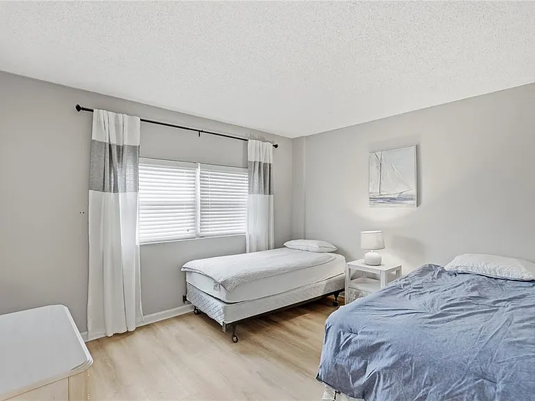 285 107th Ave #405 — Photo 22