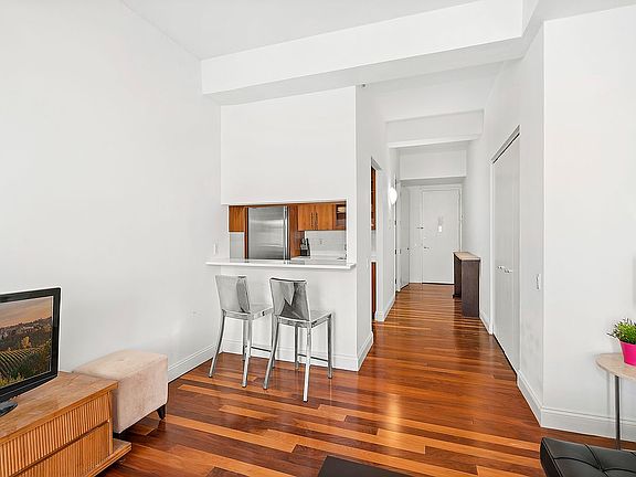 5th image of 88 Greenwich St APT 1406