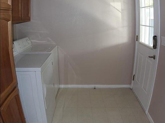 5th image of 3033 Oakbridge Dr #3033