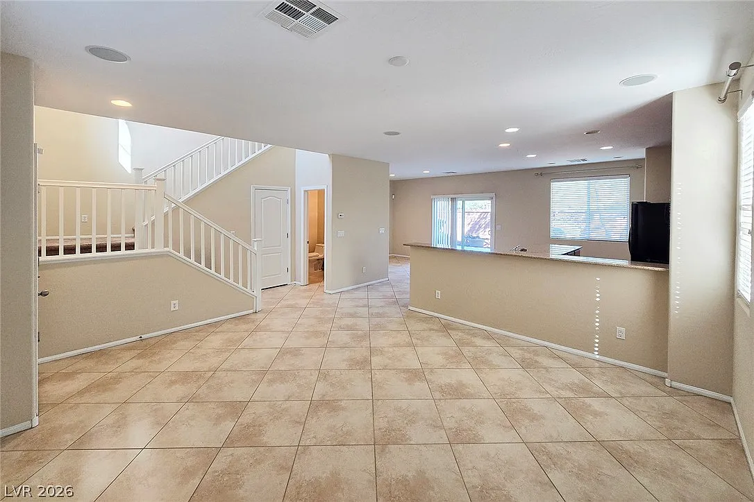 3 bed, 2.5 bath, 1780 sqft, $2,050 — Photo 2