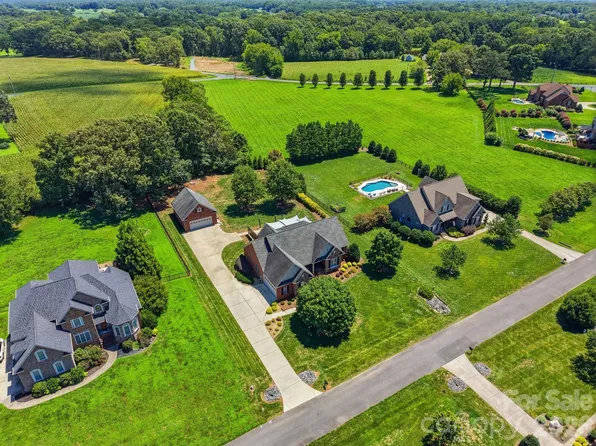 2712 Smith Field Dr, Monroe, NC 28110