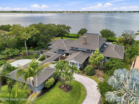 4th image of 722 Loggerhead Island Dr
