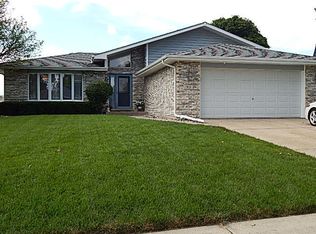 913 W Lark St, Peotone, IL 60468