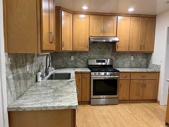 5th image of 2529 Fernwood Ave