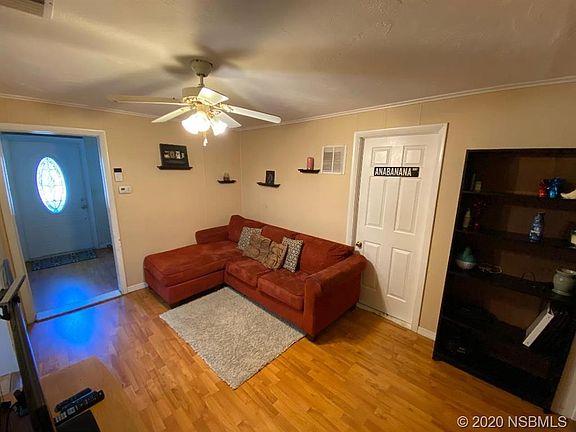 3rd image of 1592 Montgomery Ave