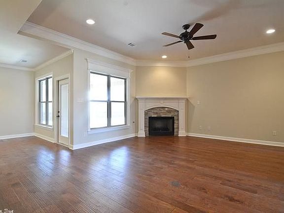 3rd image of 9401 Meadow Gardens Cir