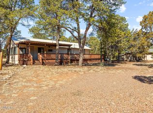 3076 Pinewood Dr, Overgaard, AZ 85933
