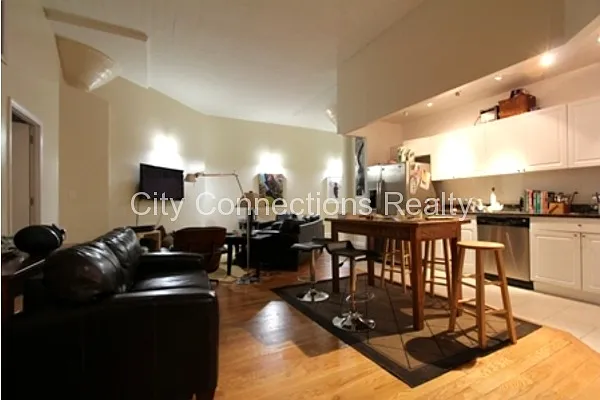 Rented by City Connections Realty | media 3