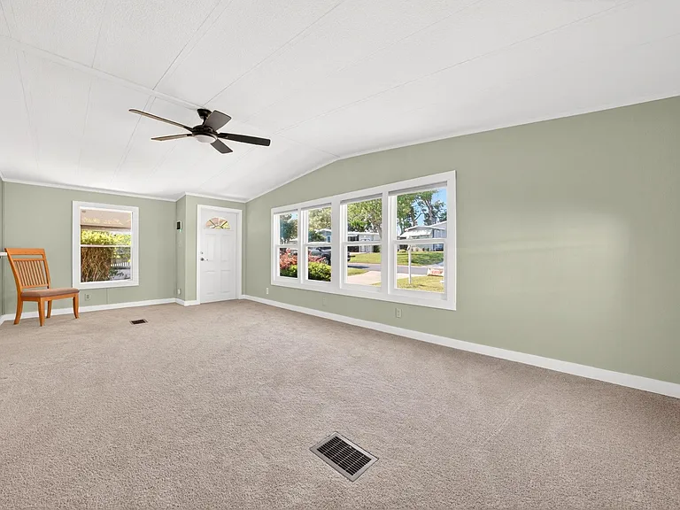 516 Jason Dr — Photo 5