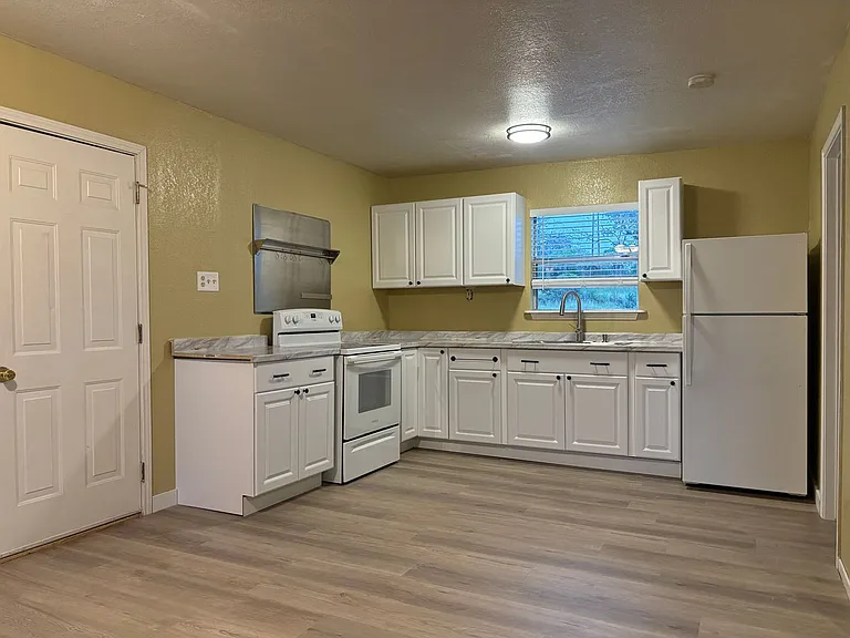 163 Oak Ridge Rd — Photo 2