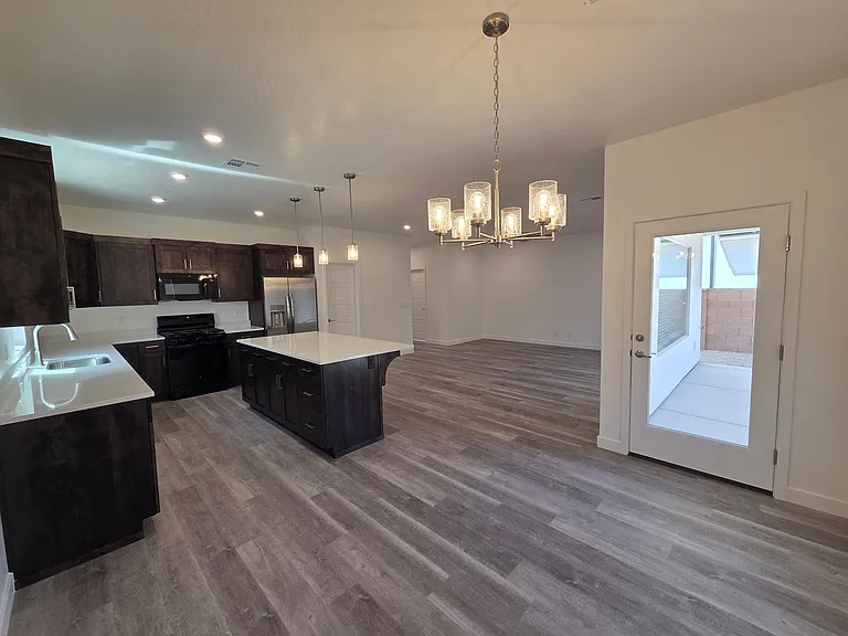 1471 E White Desert Dr — Photo 3