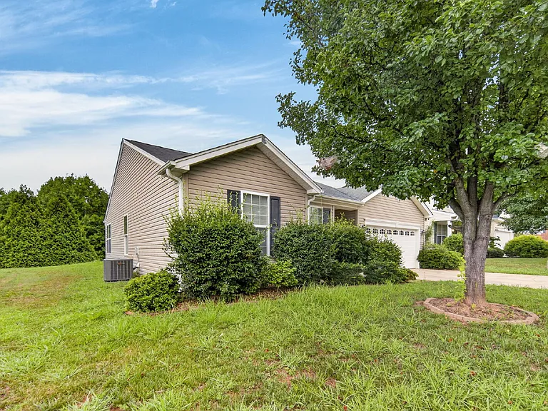 2325 Waverly Crossing Rd — Photo 3