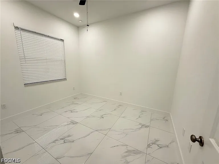 1253 Columbus Blvd — Photo 5