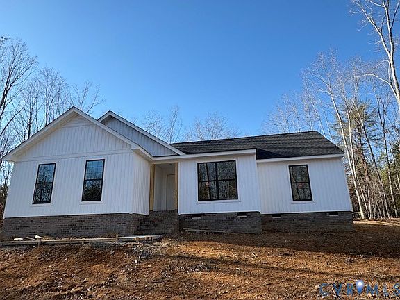 3rd image of 883 Pinehurst Dr