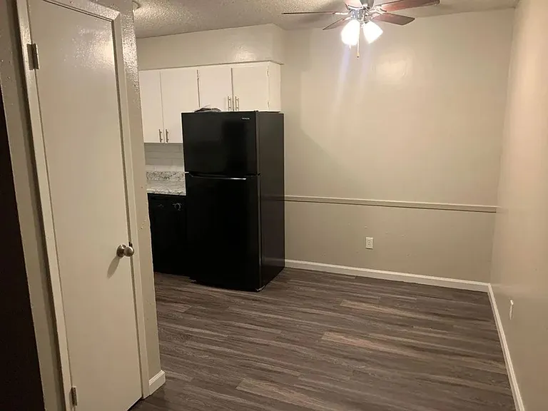 Yukon Heights Apartments — Photo 90