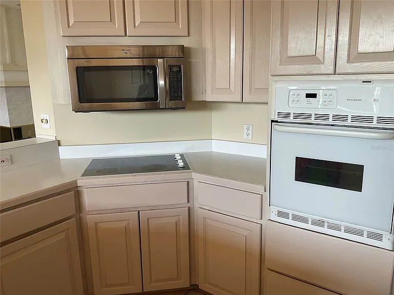 715 Fairlawn Dr — Photo 13