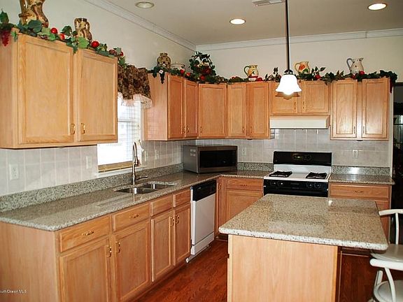 5th image of 725 Spruce Hill Dr