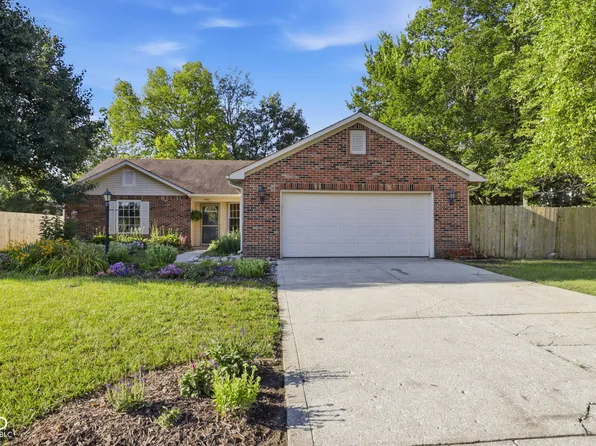 5443 Pine Hill Dr, Noblesville, IN 46062
