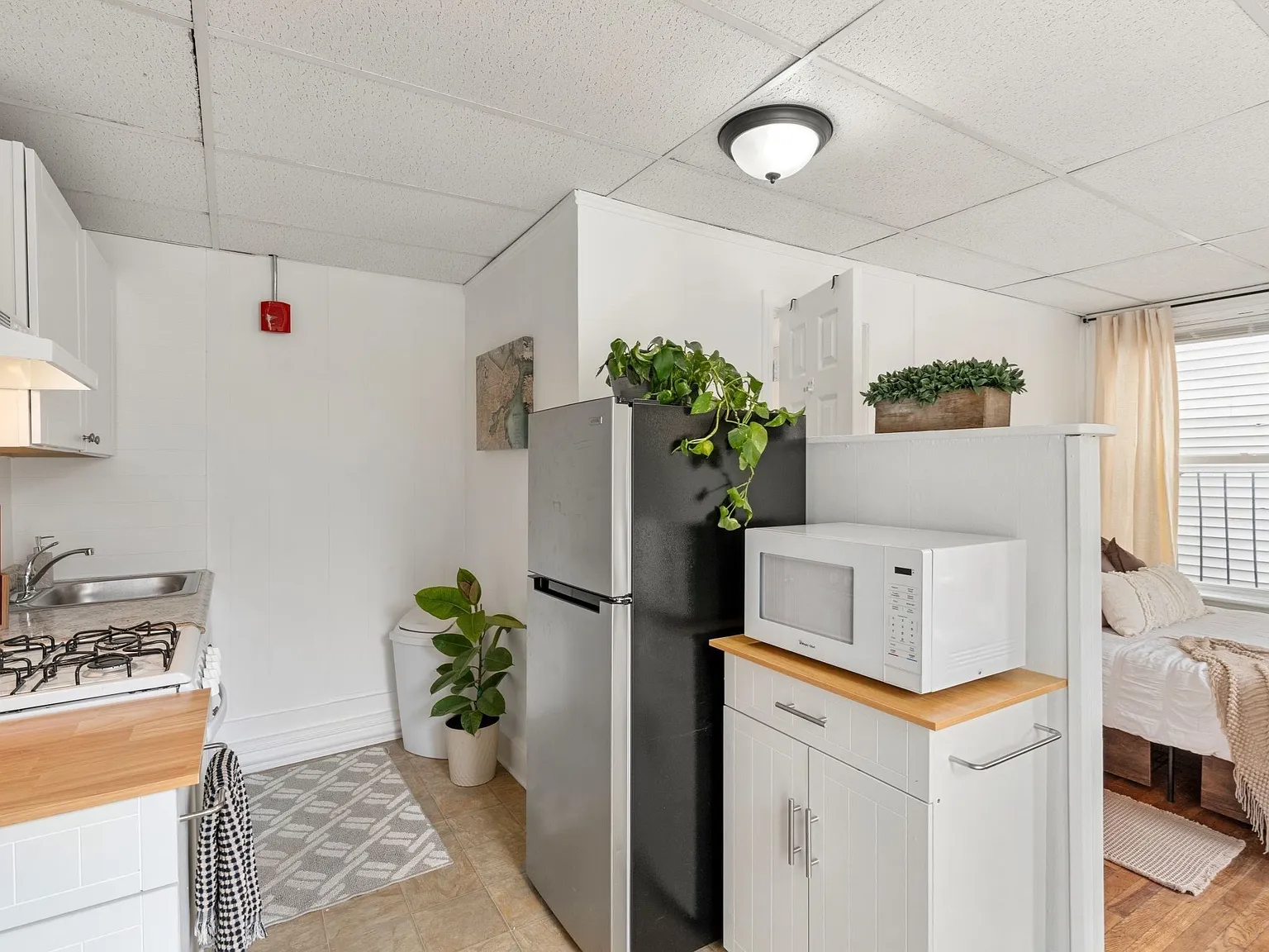 Studio, 1.0 bath, 300 sqft, $1,950 — Photo 4