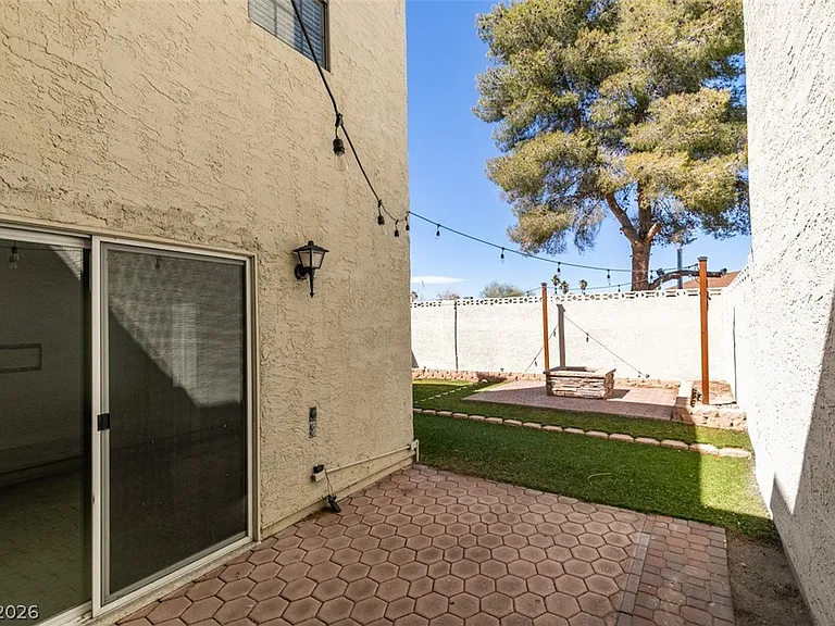 5046 Schumann Dr — Photo 35