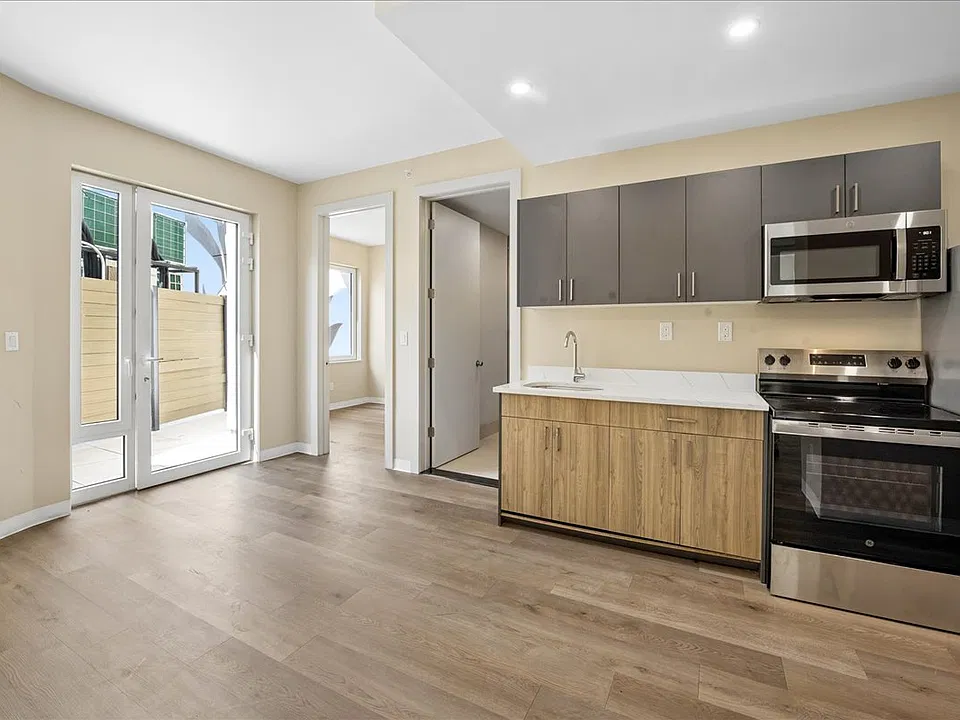 1405 Vyse Ave #10B