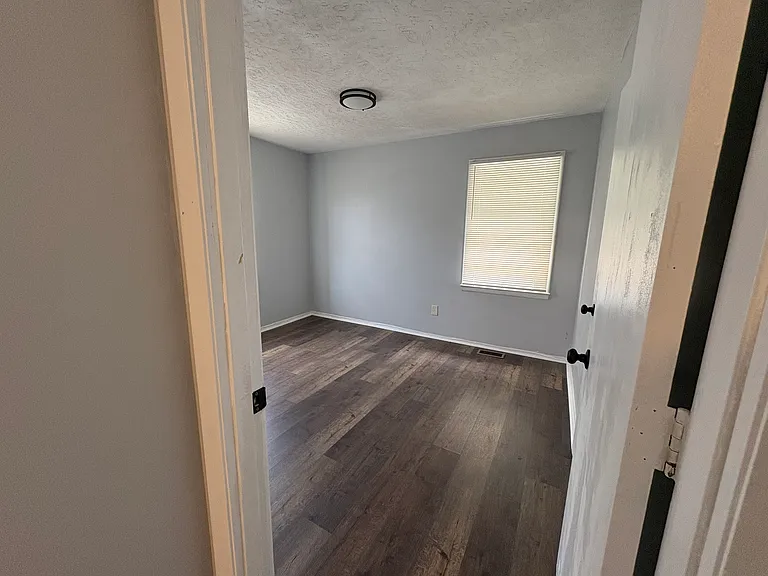406 Cary Dr — Photo 25